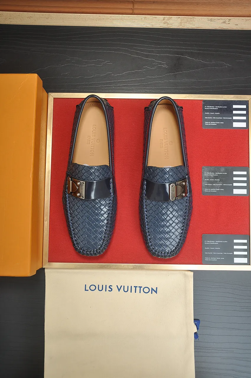 Men's men's shoes💰460💶 [LV Doudou shoes] (water-dyed cowhide lining) new model is on the market, available on the official website. The new Doudou shoes are processed into single-color materials, and the uppers are made of imported woven cowhide material. The body of the shoe is fully hemmed with mark thread, and is lined with imported original cowhide leather. The elegant shoe shape is super suitable for all-matching, and the size is 38-44.